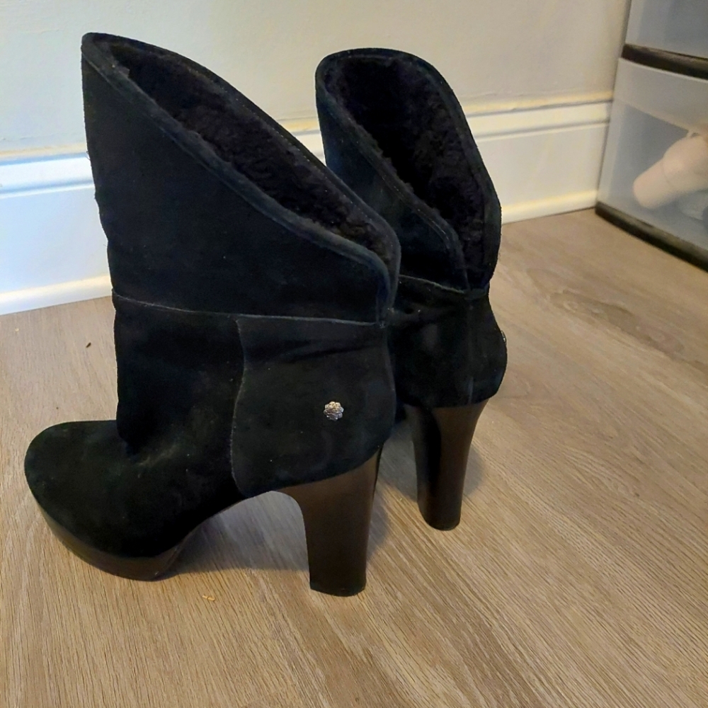 UGGS size 8